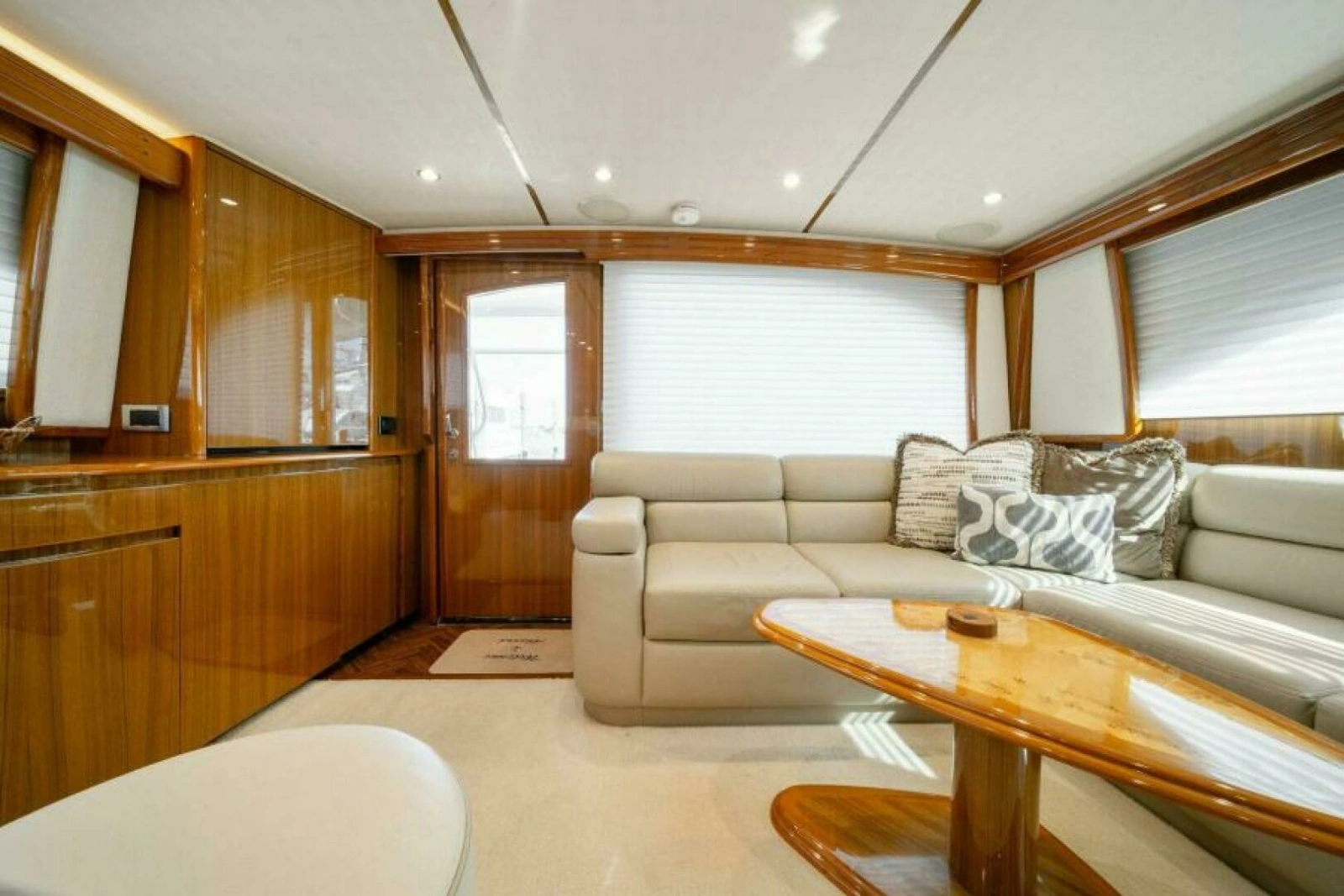 2016 Viking 55 Convertible photo 9