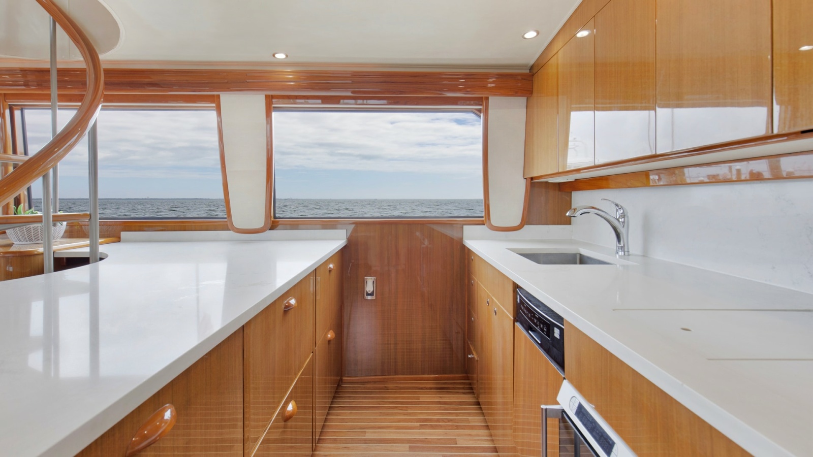74' 2007 Viking 74 Enclosed Bridge