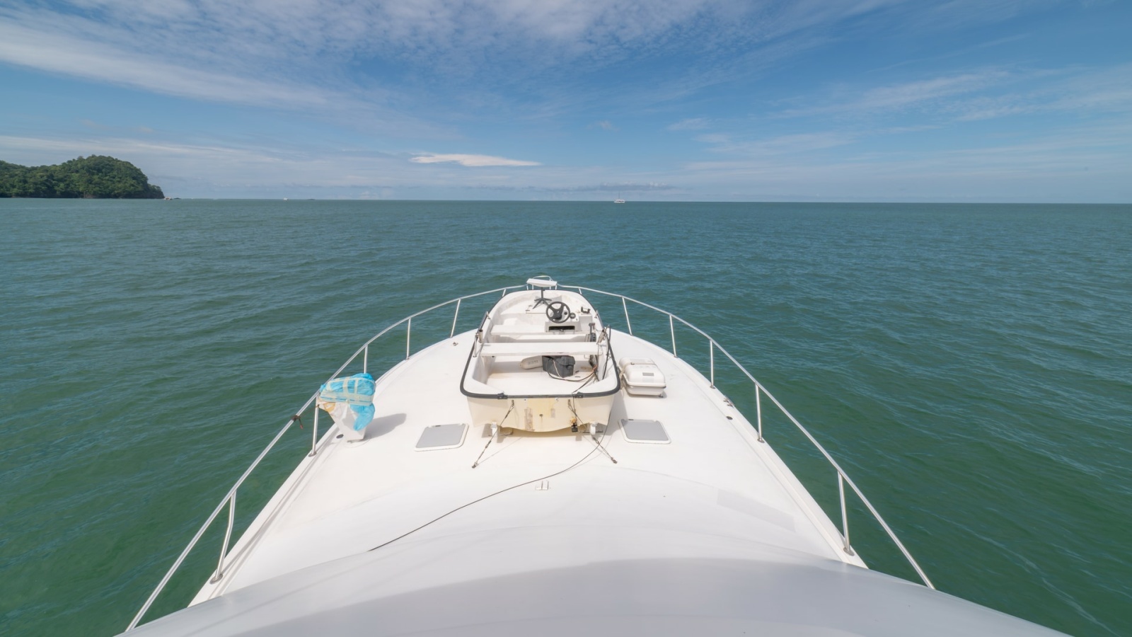 Bow View 2002 Viking 61 Convertible