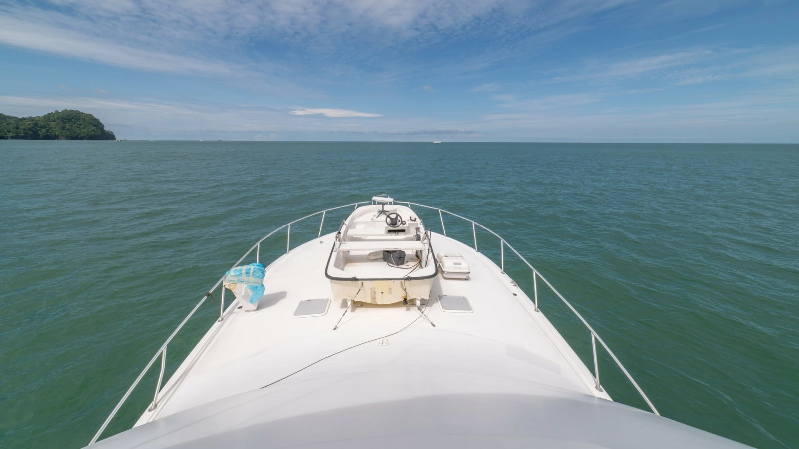 Bow View 2002 Viking 61 Convertible