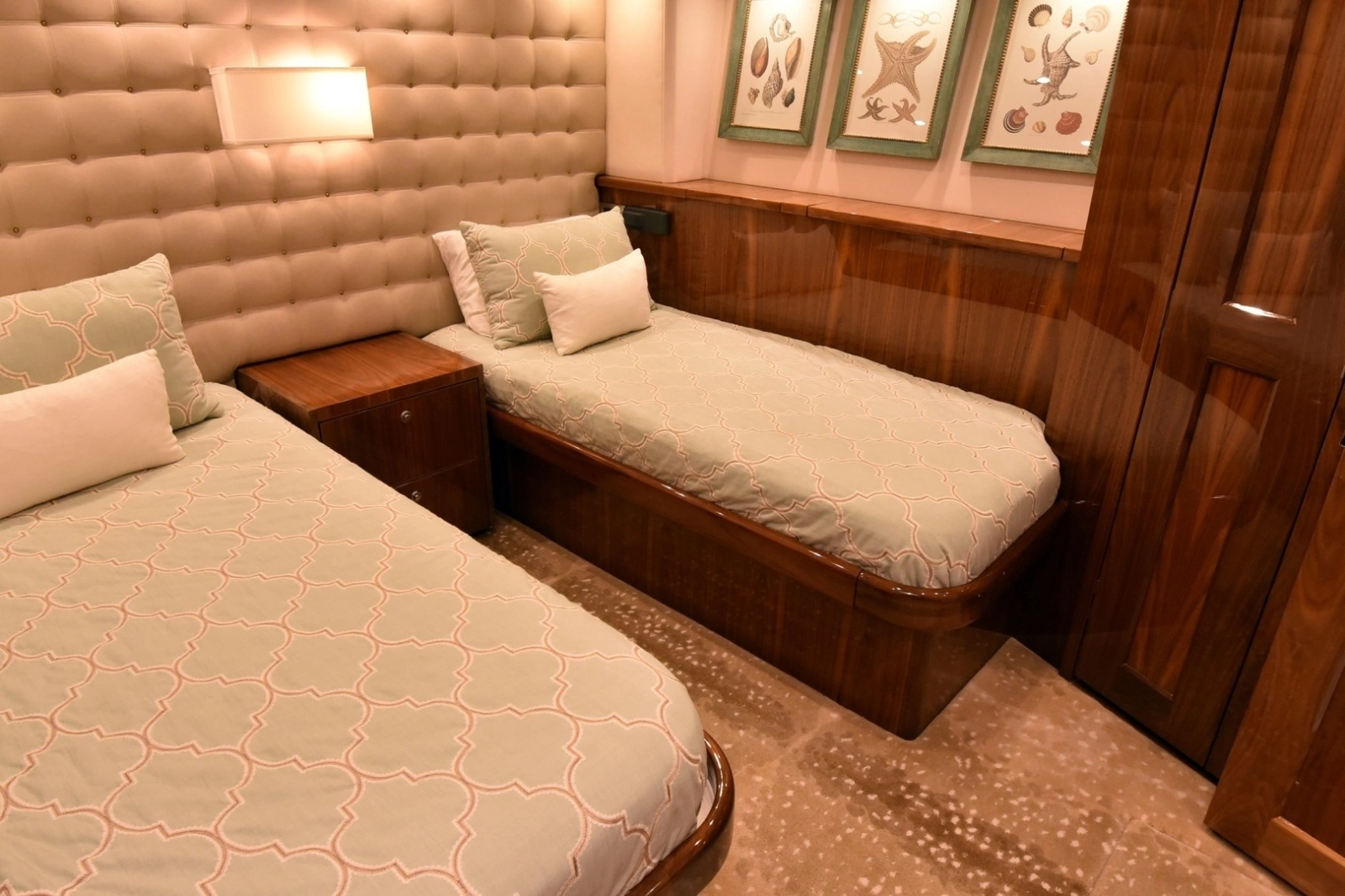 2019 Viking 80 Skybridge