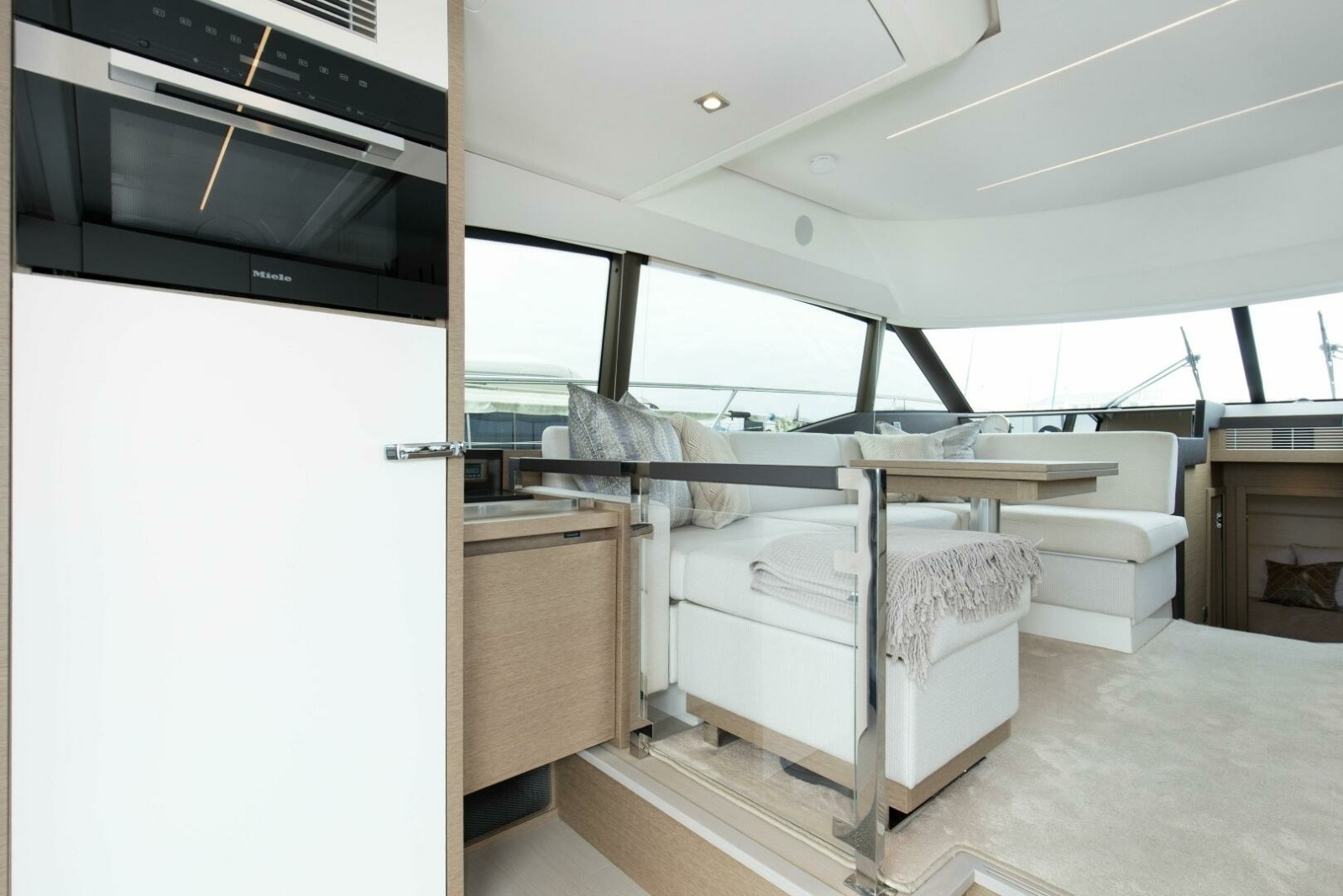 46' 2023 Prestige 460 Flybridge