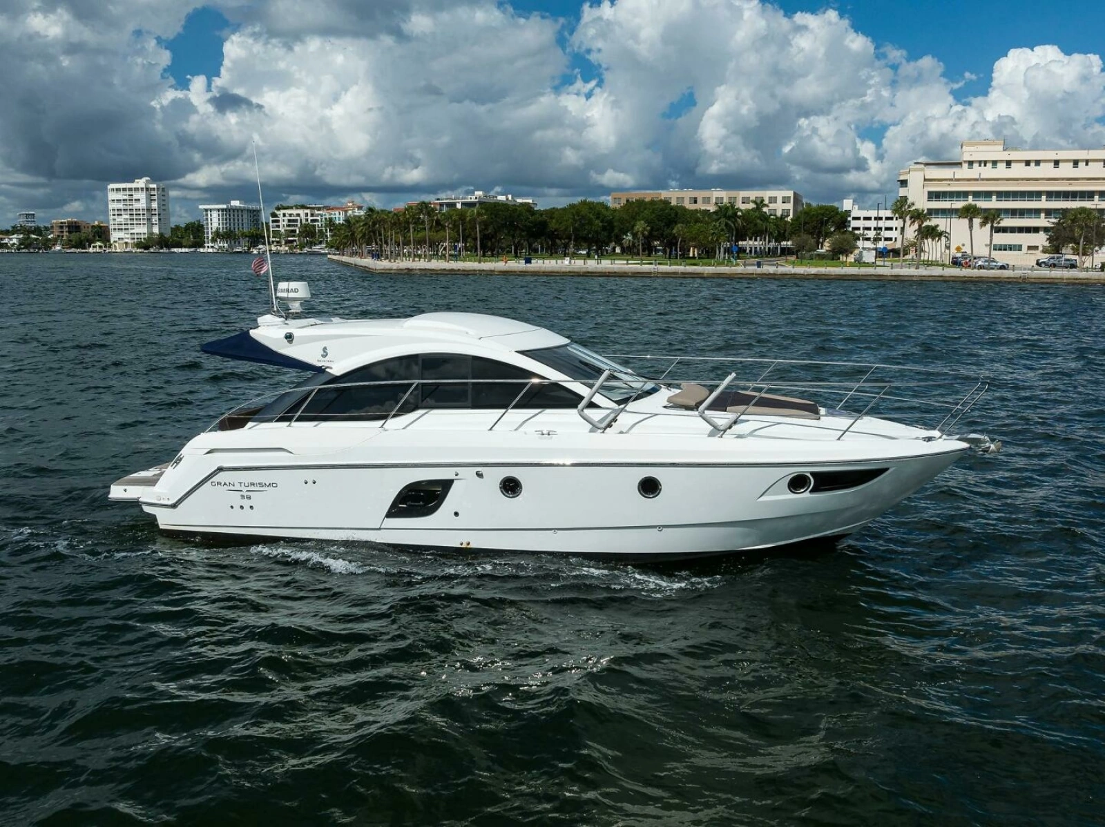 Beneteau 38 GT - Profile