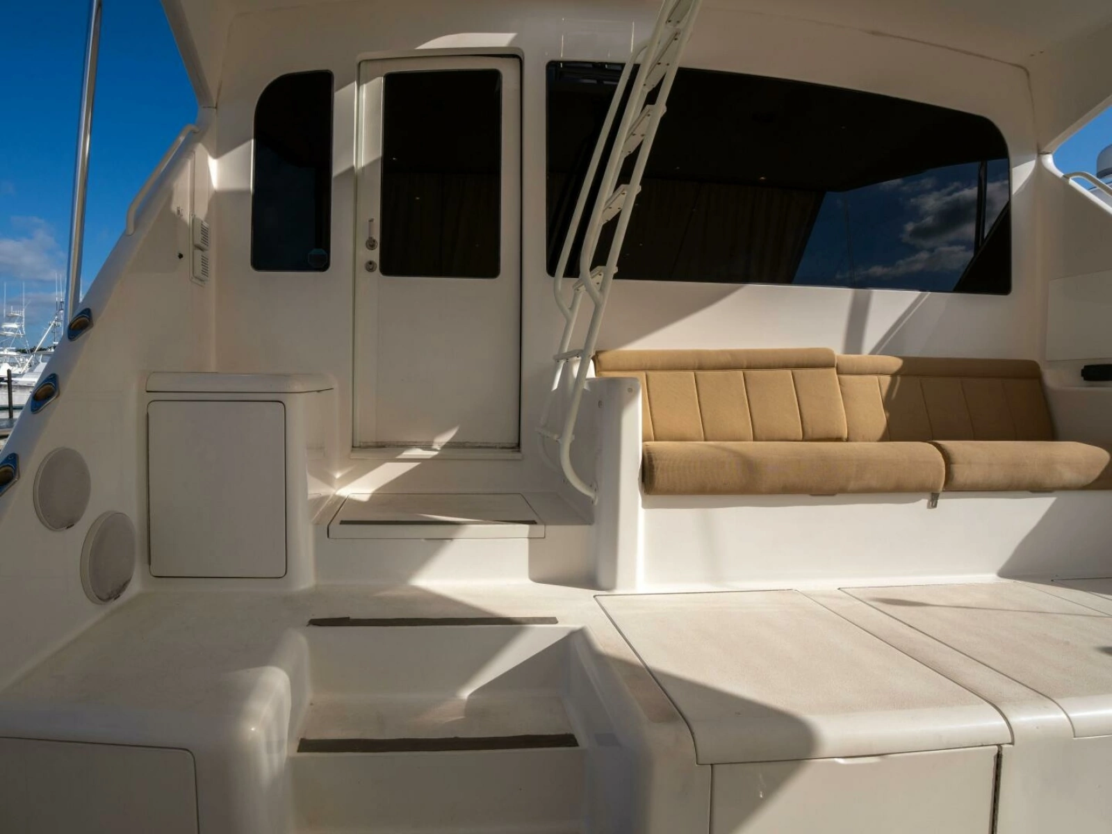 Viking 74 STREAM RUNNER- Cockpit