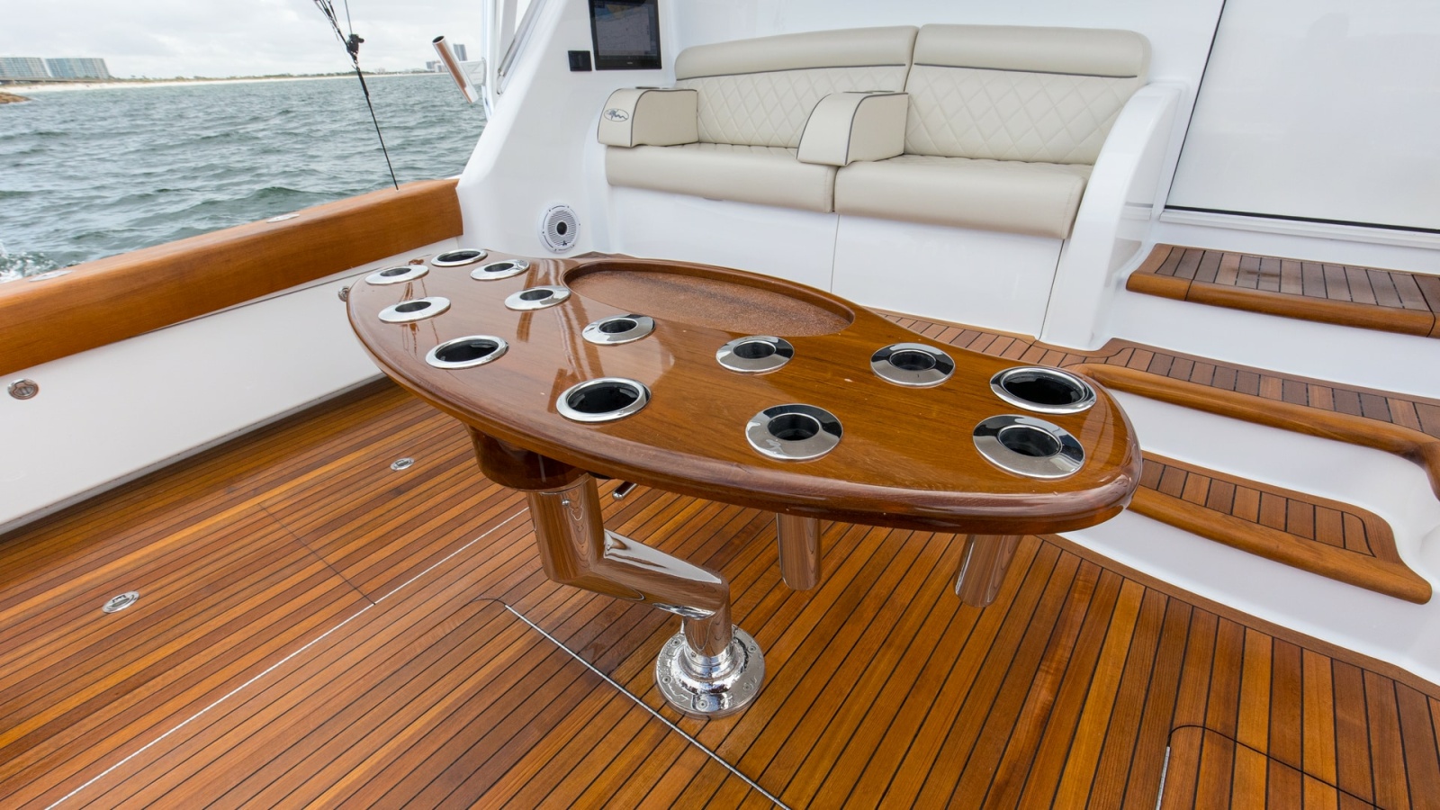 2022 Viking Convertible Cole Play Cockpit (8)