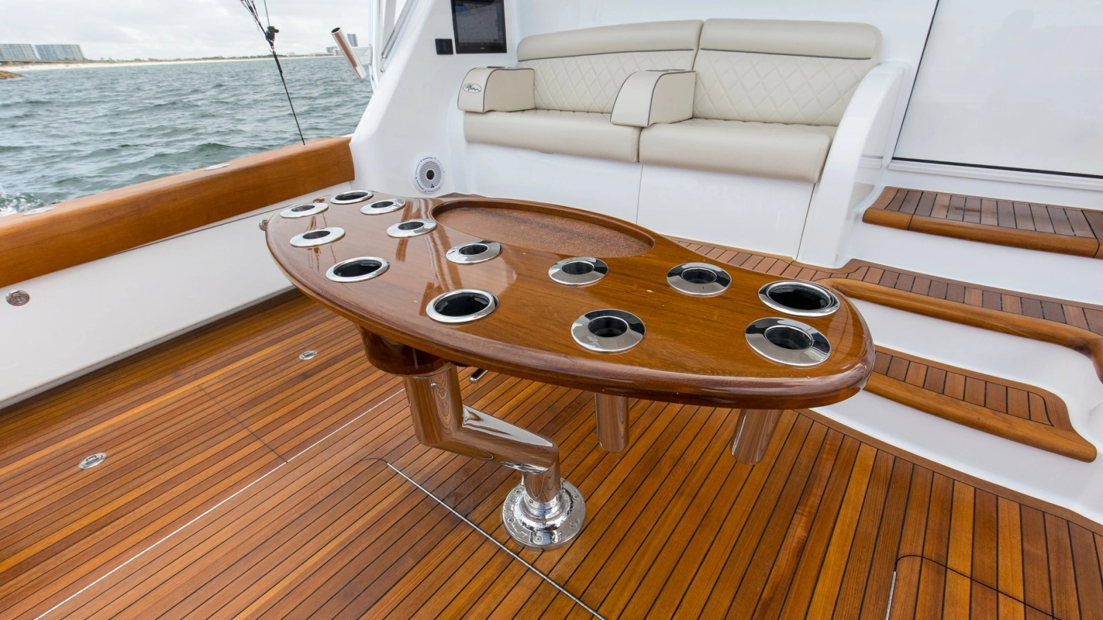 2022 Viking Convertible Cole Play Cockpit (8)