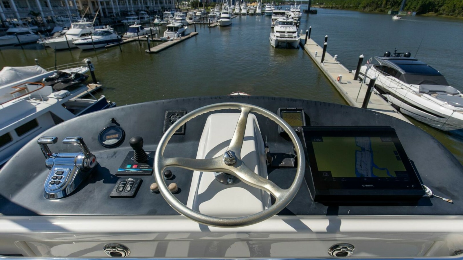 52_2827464_2005_76_whiticar_enclosed_bridge_badonkadonk_flybridge_3