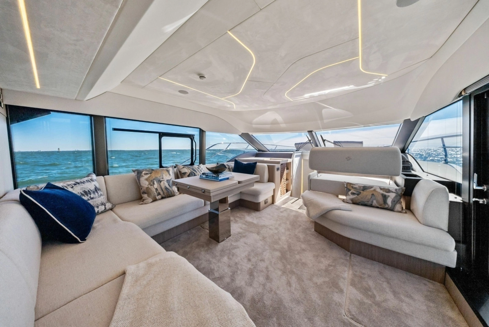 2026 F5.7 Prestige Yachts Salon