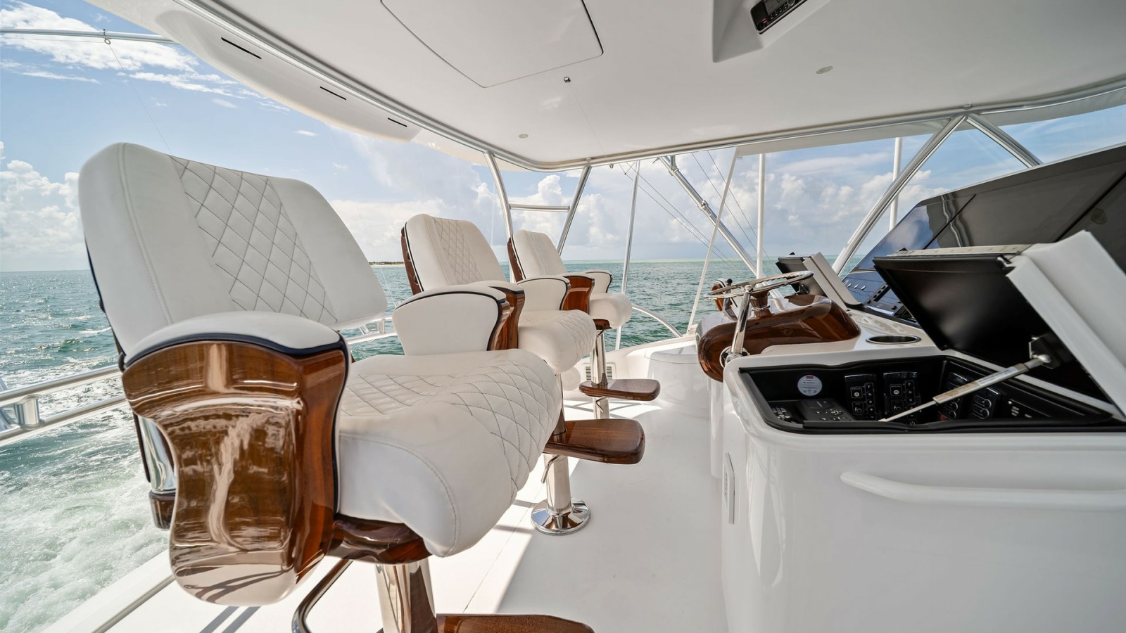 Flybridge Helm Seating Area