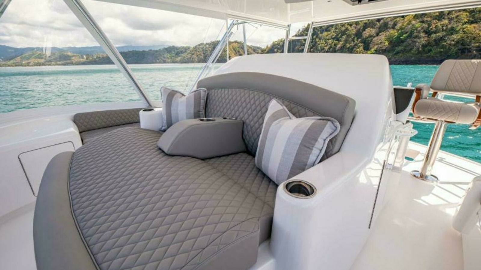 Flybridge Lounge Seating Area