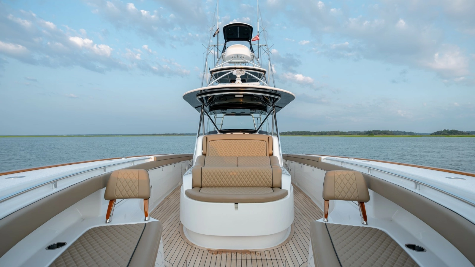 Spacious Bow Seating Area