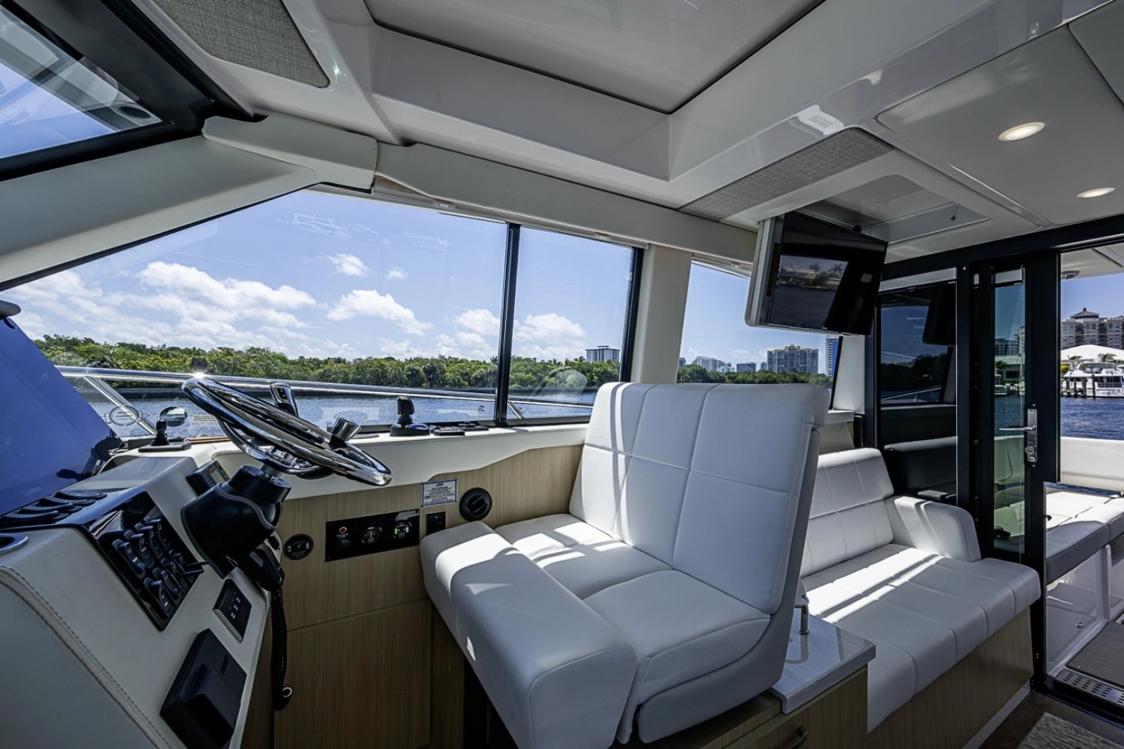 2025 Regal 38 XO