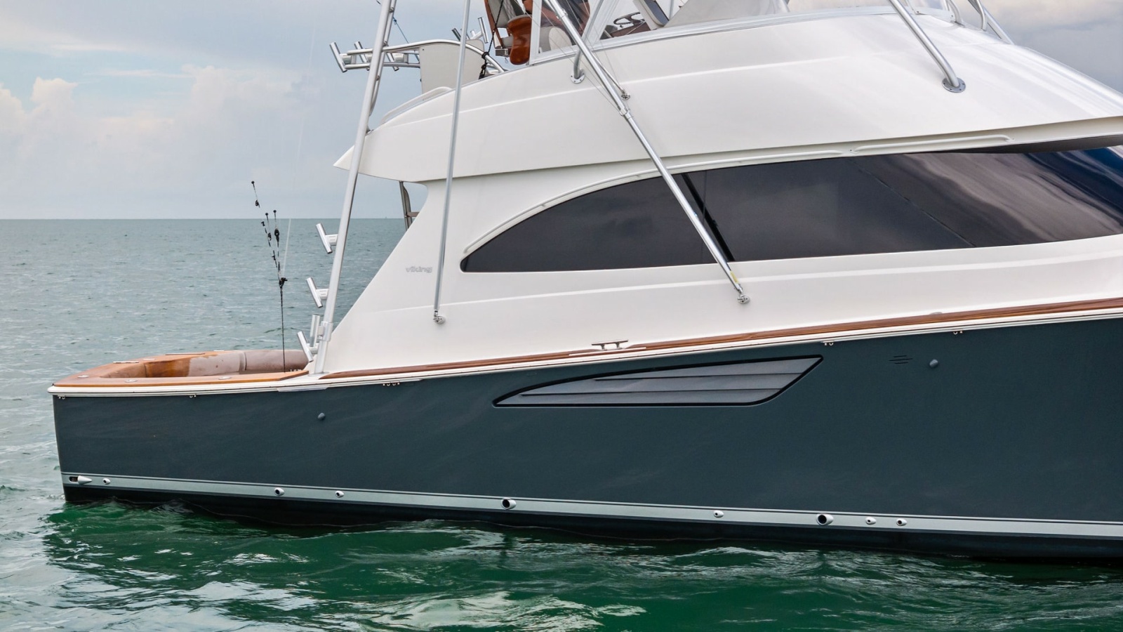 Starboard Profile with Flybridge
