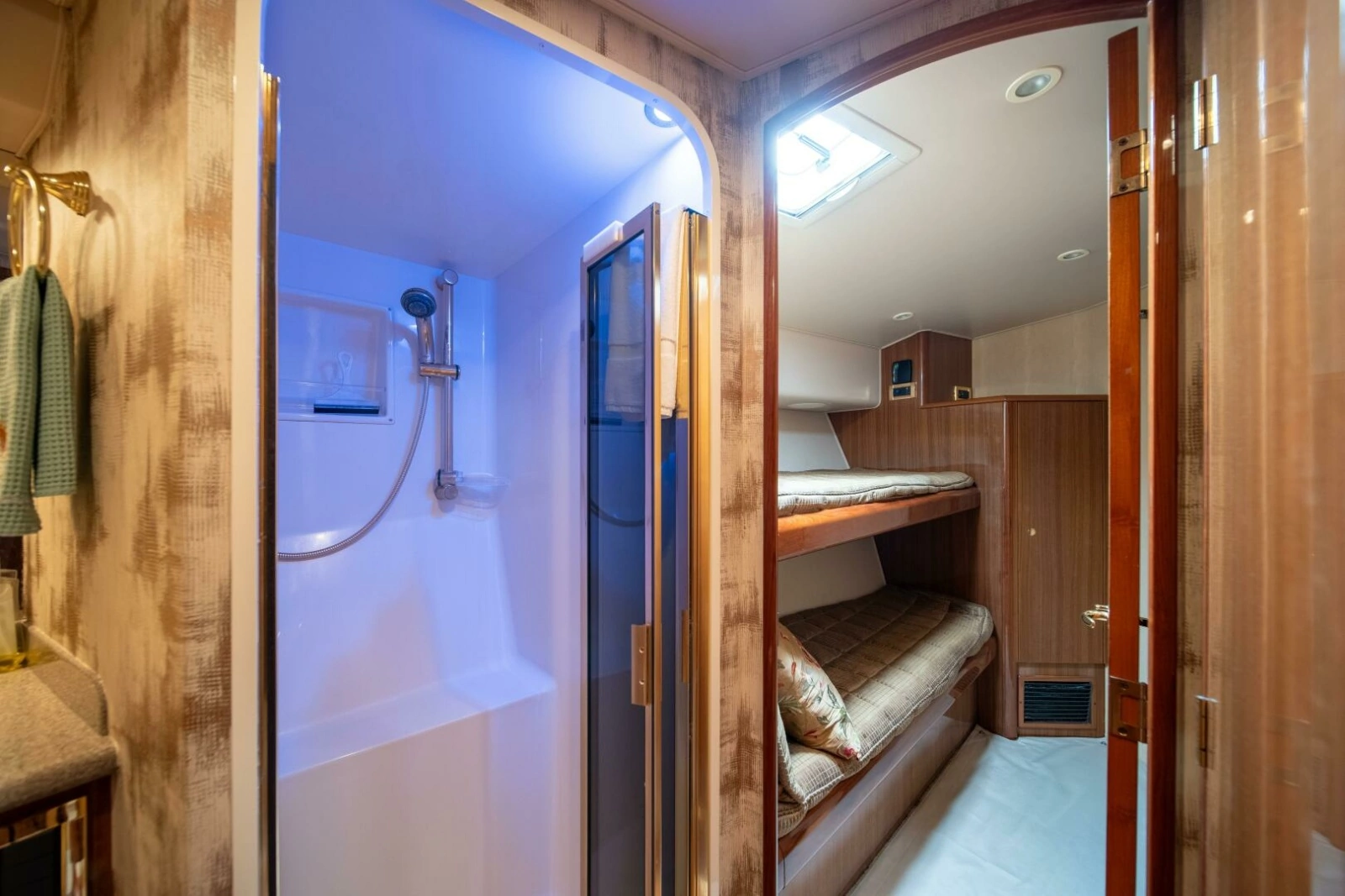 2006 Viking 52 Convertible