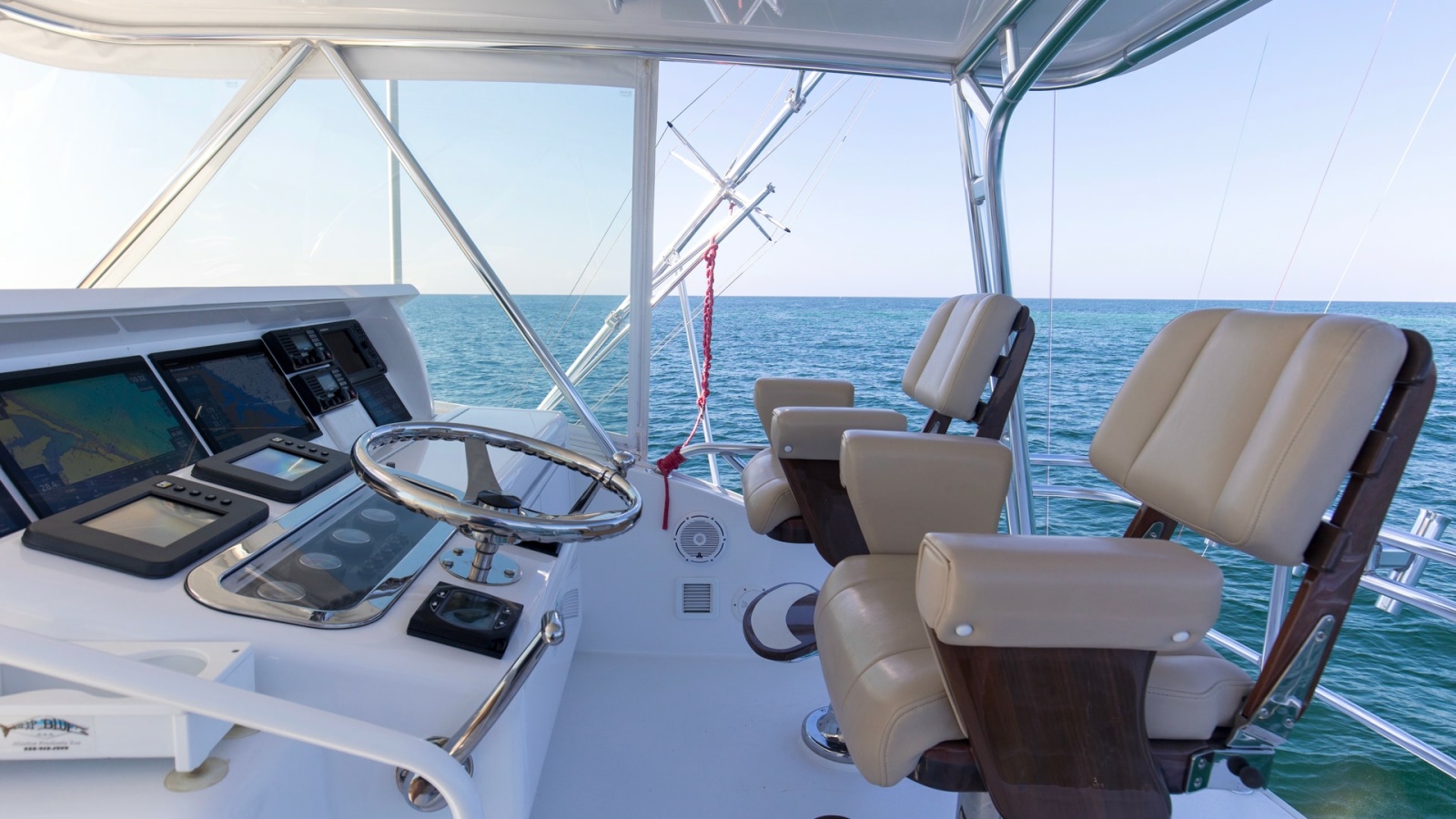 2008 54 Hatteras Convertible American Made Bridge (8)