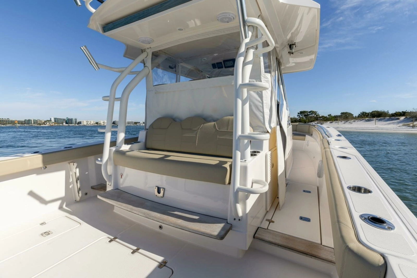 2019 Pursuit S 368 Moon Dogg Cockpit