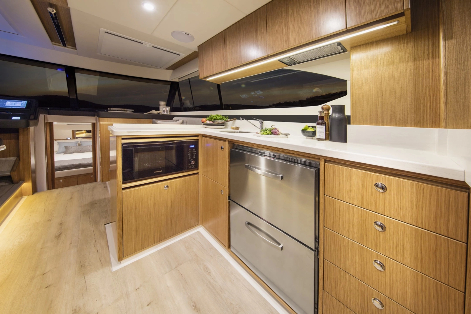 395 SUV 40ft Riviera Yacht For Sale