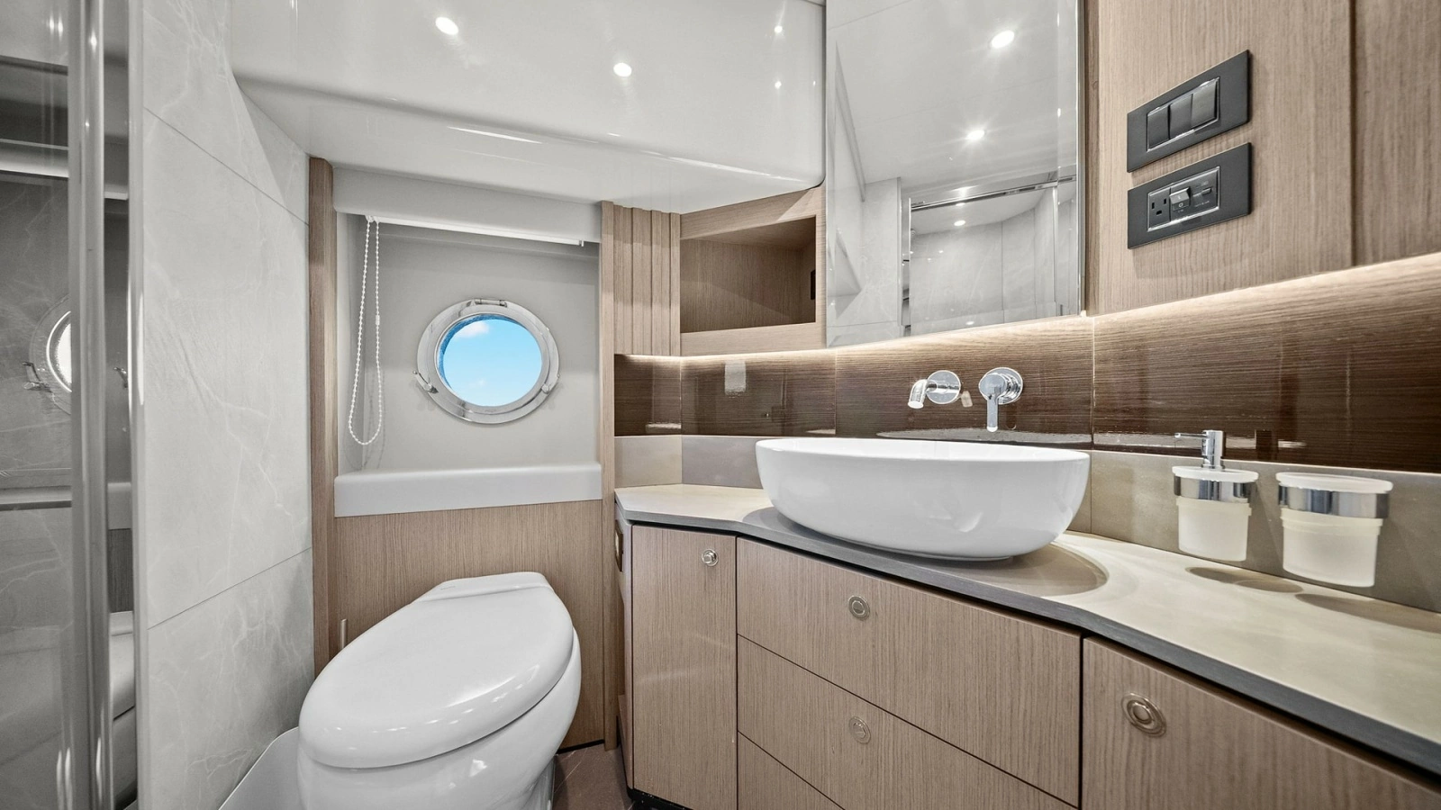 Elegant En-Suite Bathroom