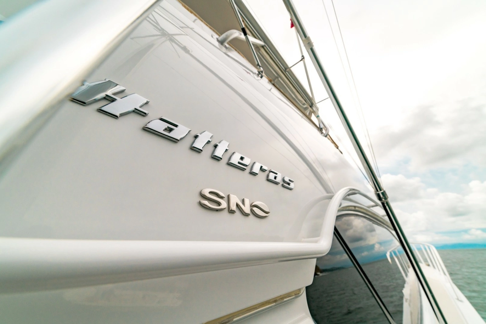 2005 Hatteras 68 Convertible -  Travesia