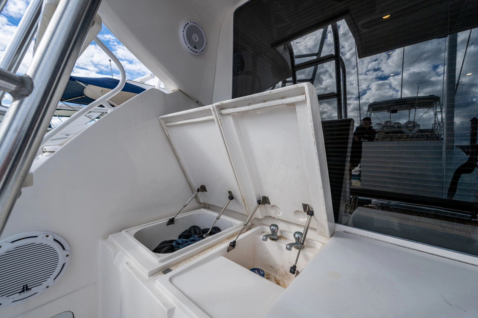 2001 Bertram 390