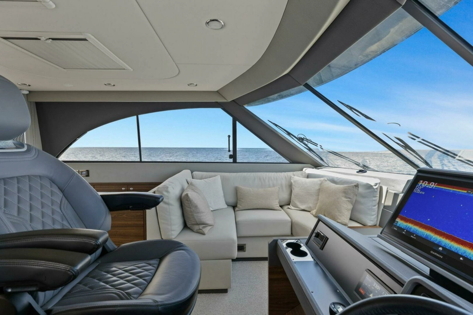 2025 Maritimo M600- Helm 