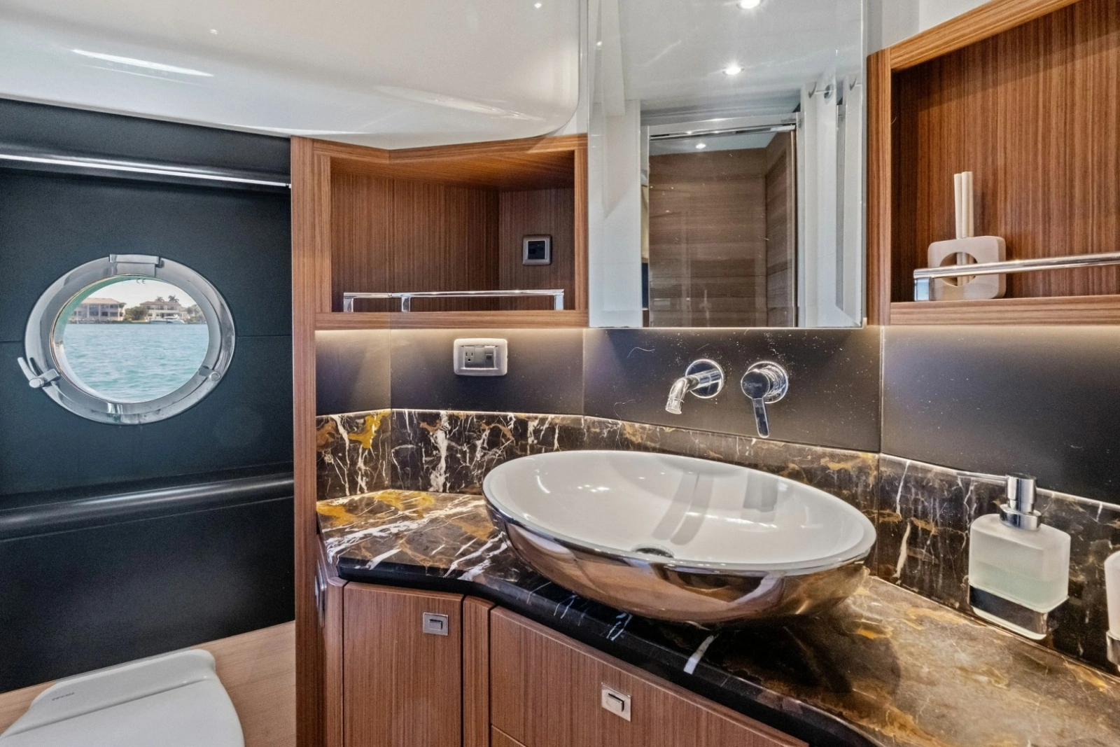 2019 Absolute 52 Navetta