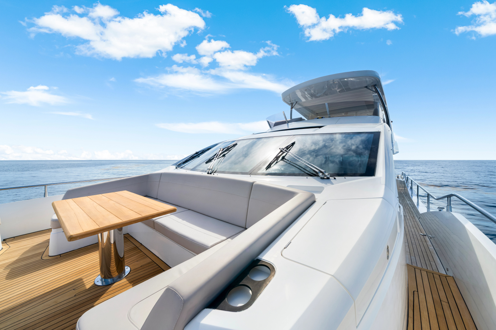 76' 2020 Sunseeker 76 Yacht