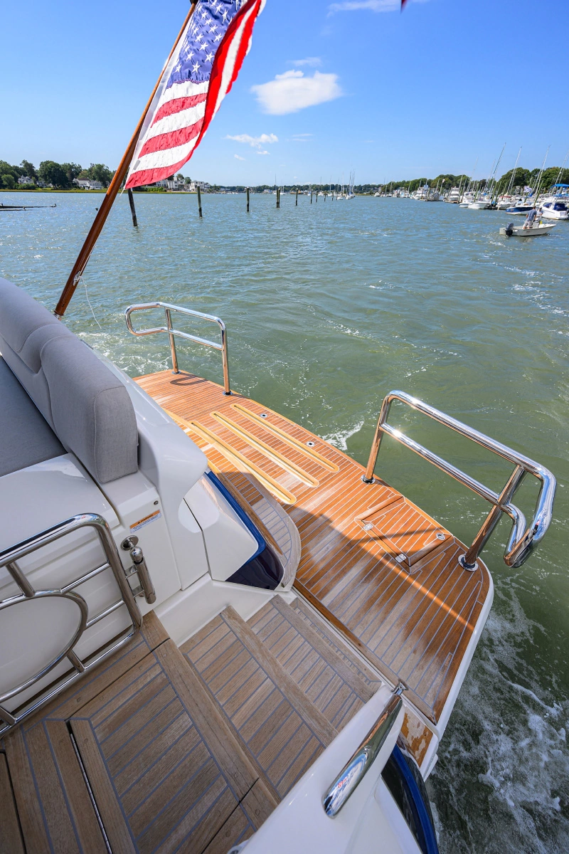 2023 Riviera 5400 Sport Yacht
