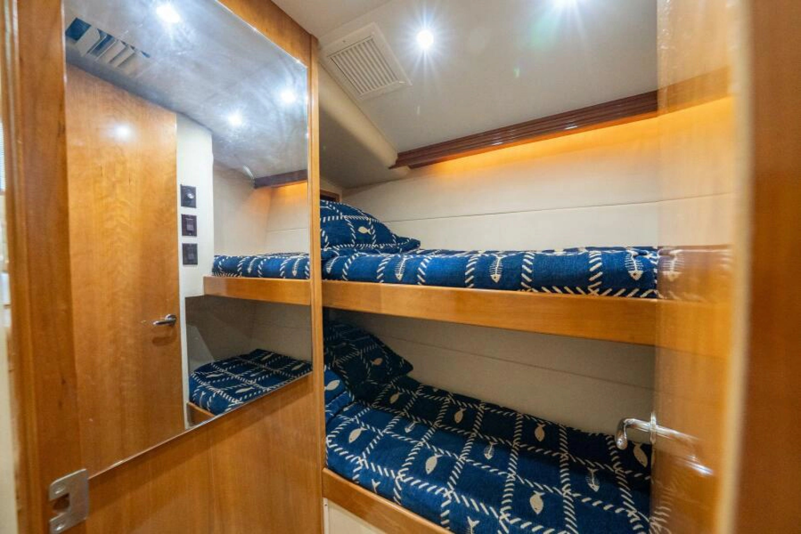 2001 Hatteras Convertible 50