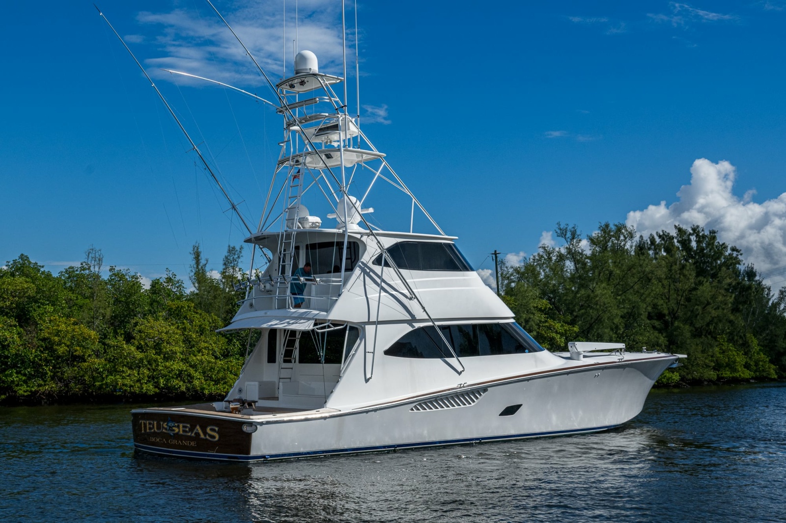 2011 Viking 76 Enclosed Bridge
