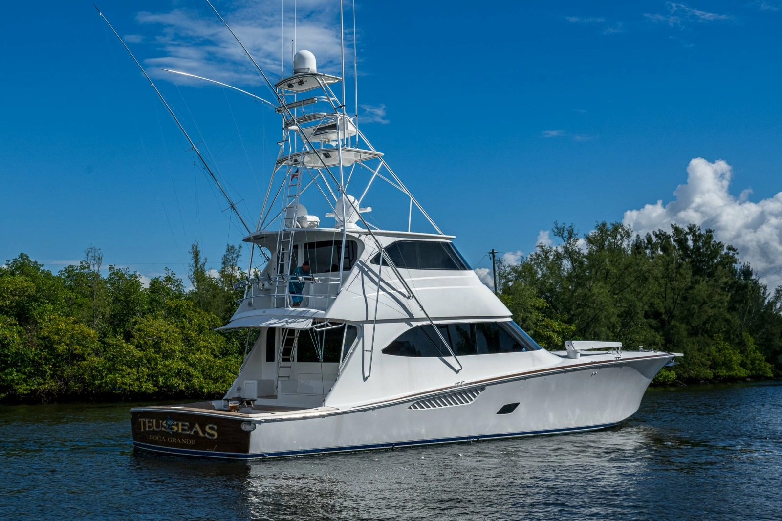 2011 Viking 76 Enclosed Bridge