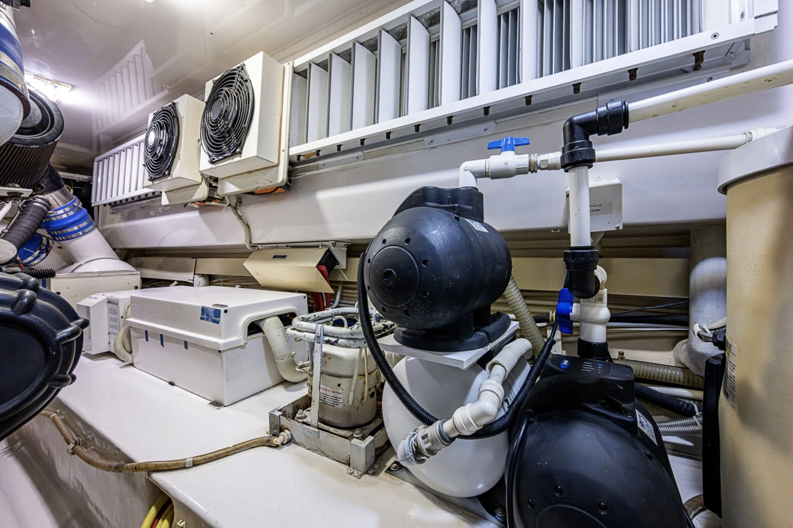 Viking 64 BIG BLUE - Engine Room