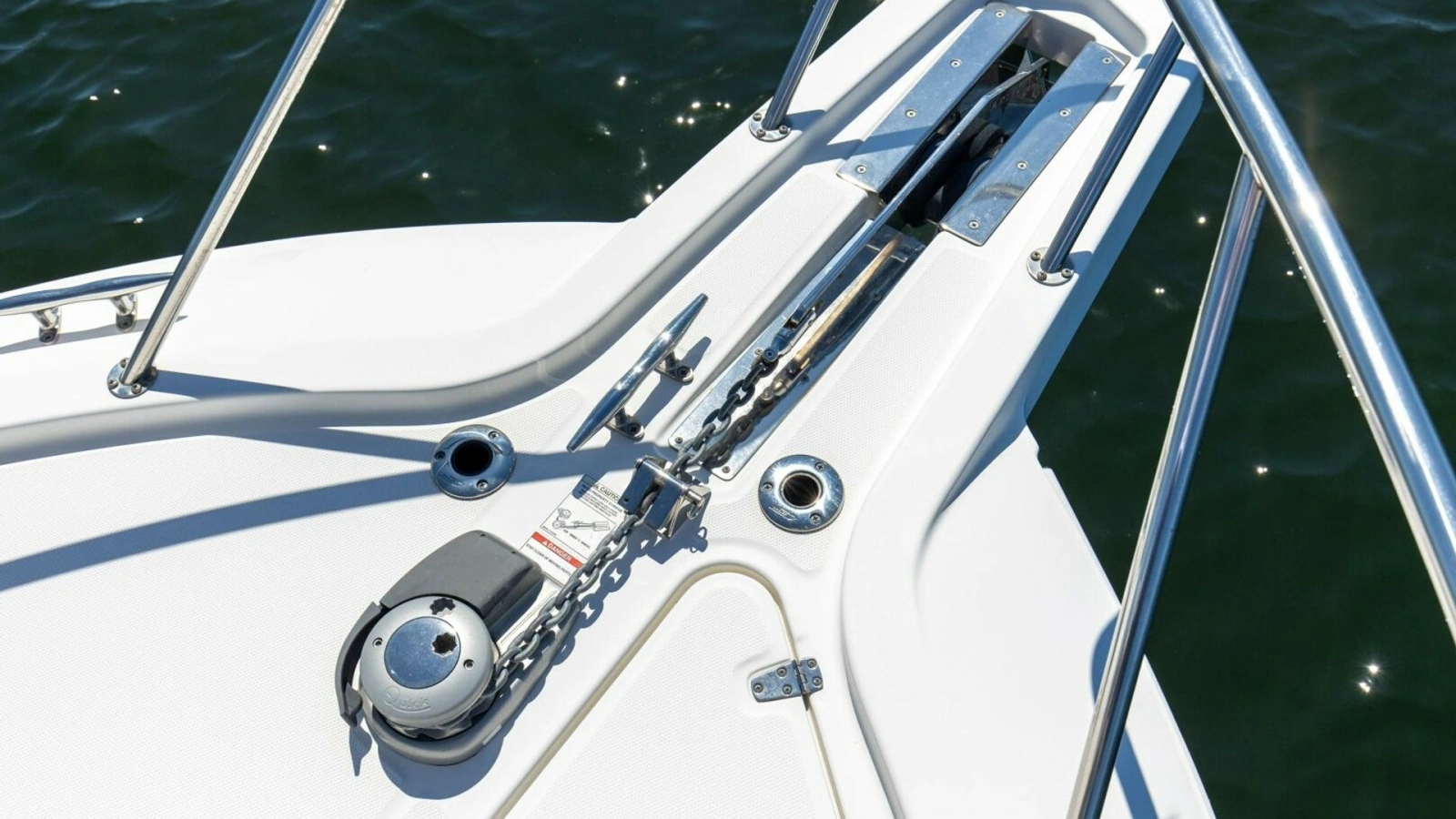 2019 Boston Whaler 345 Conquest Windlass