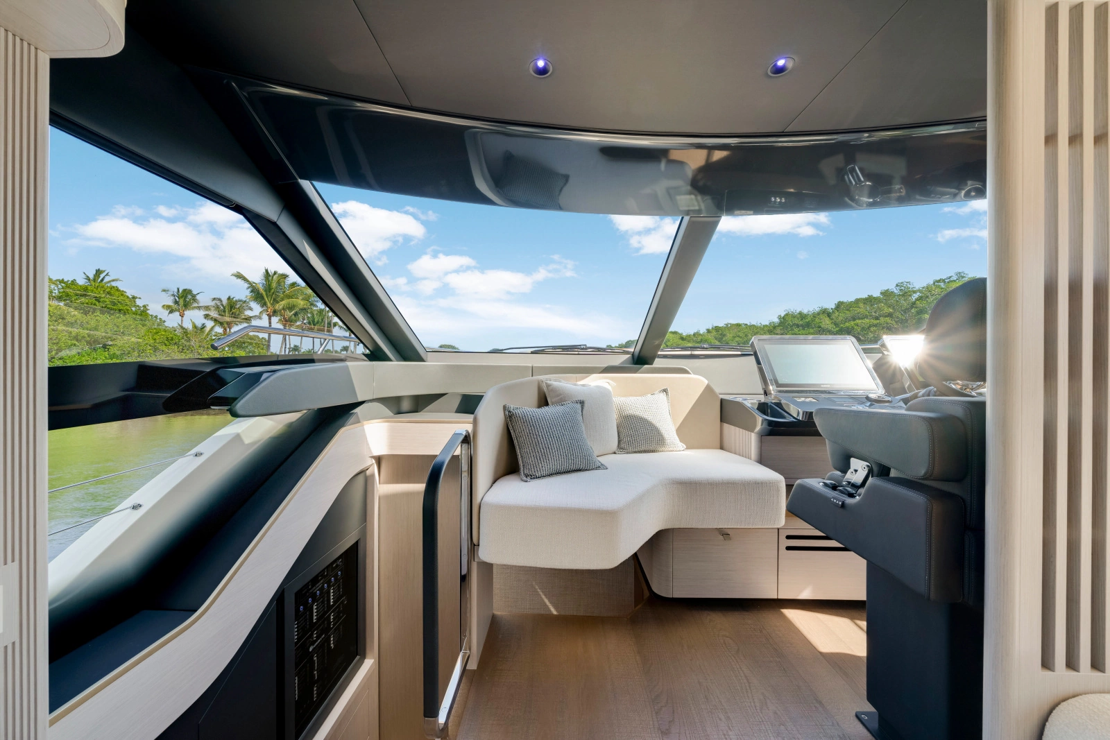 70 FLY 70ft Absolute Yacht For Sale