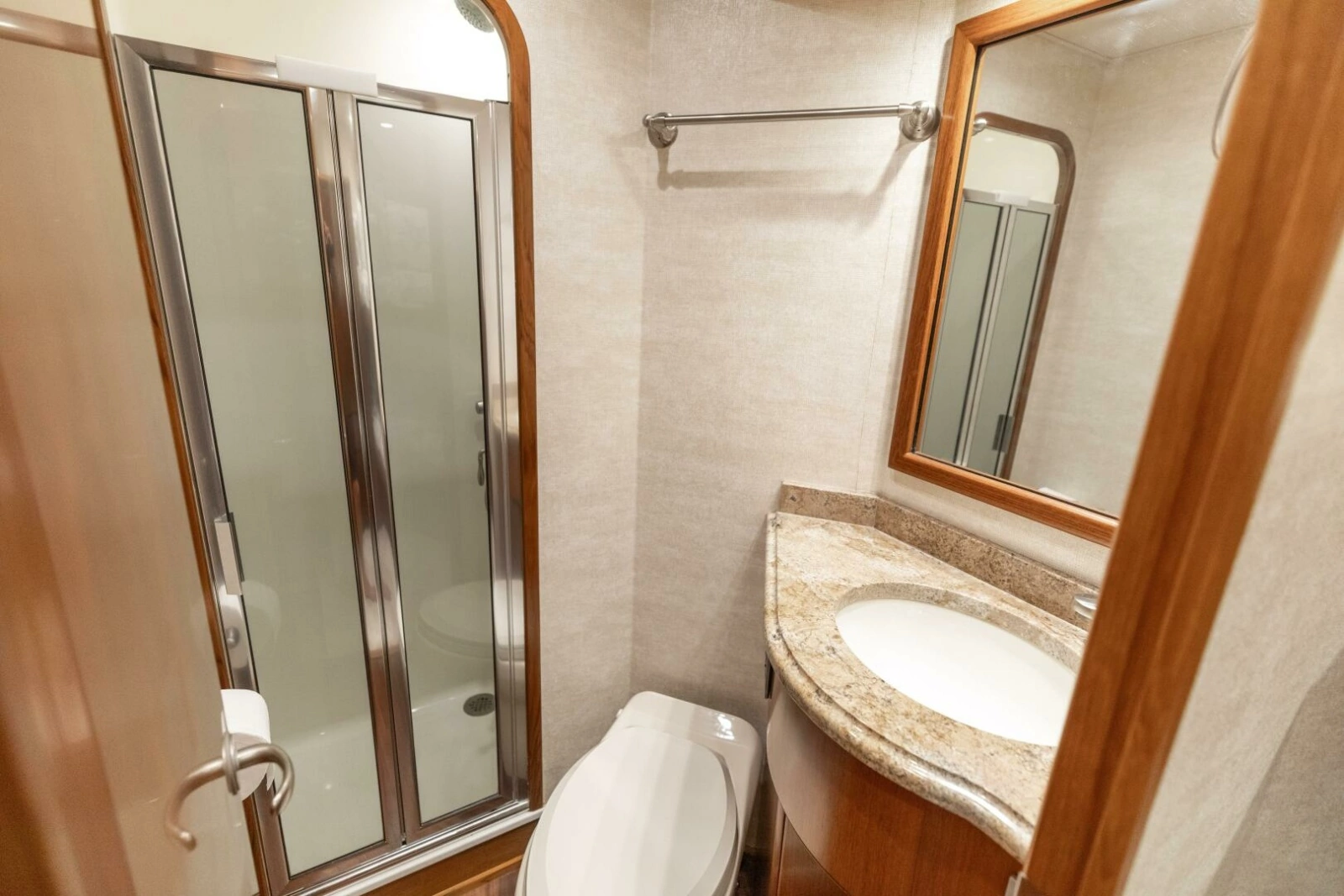 2015 Viking 72 Convertible Guest Head 
