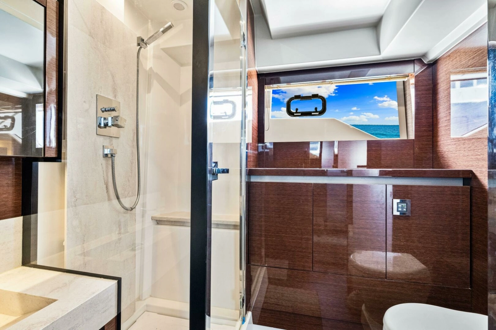 2019 Prestige 630 Flybridge - Head 