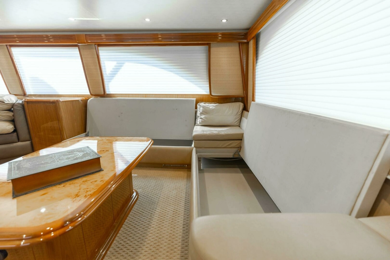 2013 Viking 76 Convertible photo 11