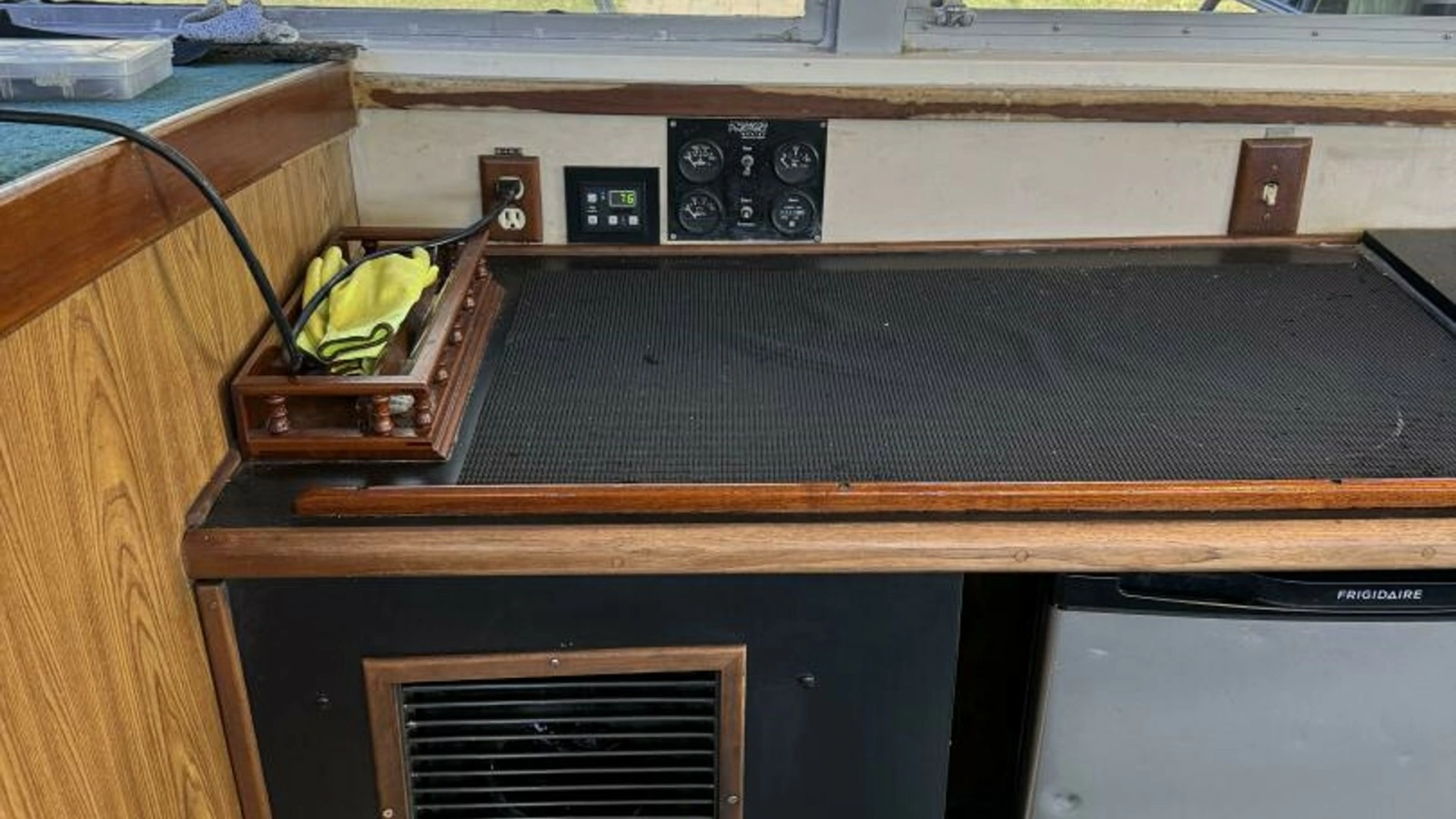 1983 Bertram 385 Convertible Cast Off II