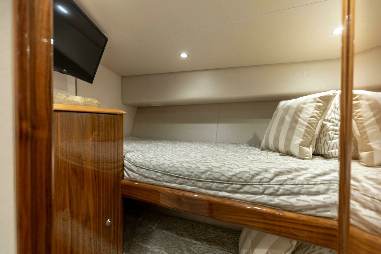 2020 Viking 62 Convertible photo 24