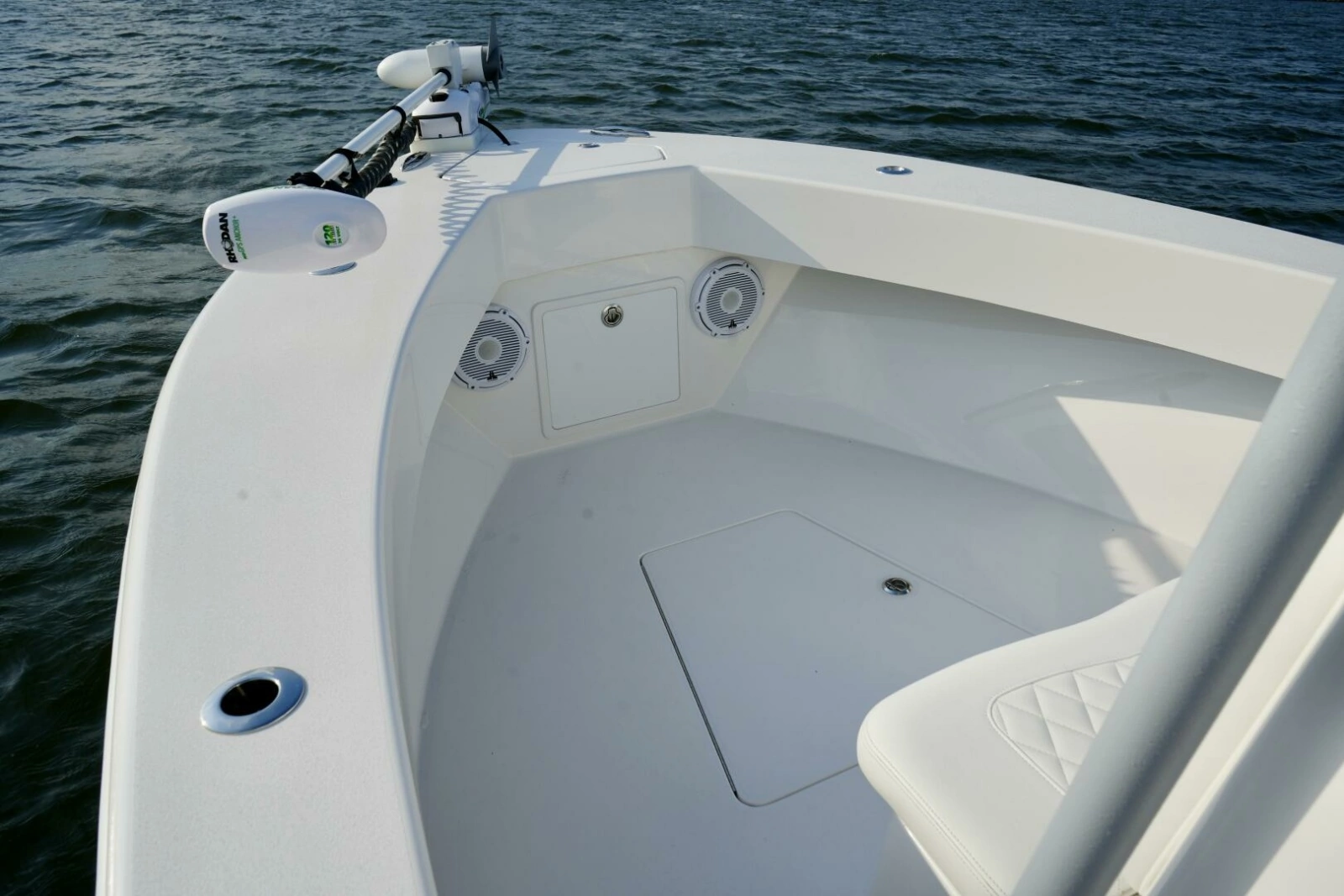 Reef Runner 23 - Bow with Trolling Motor