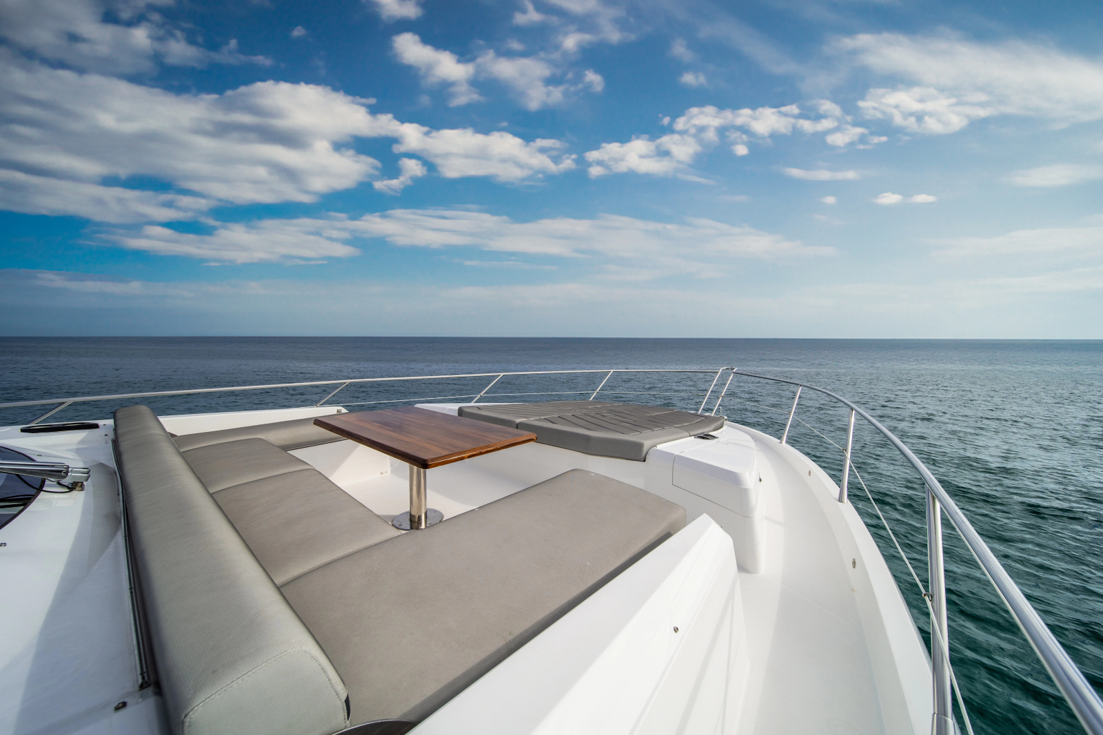 2022 Sunseeker Predator 74