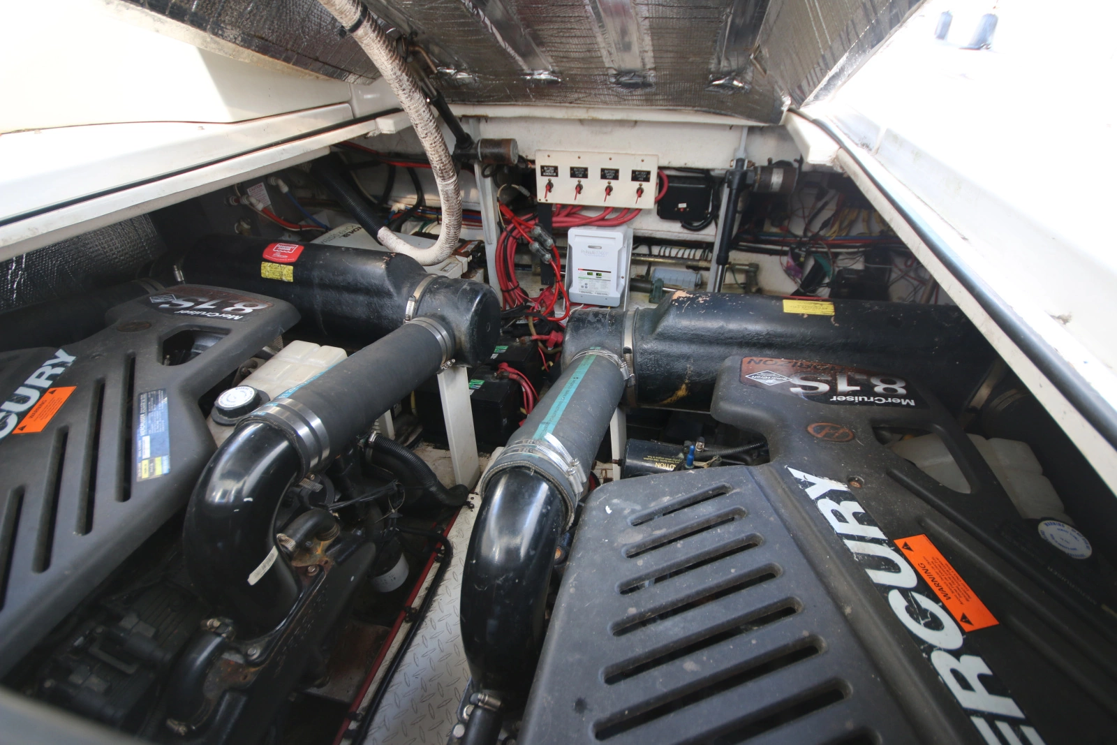 2004 Cruisers Yachts 370