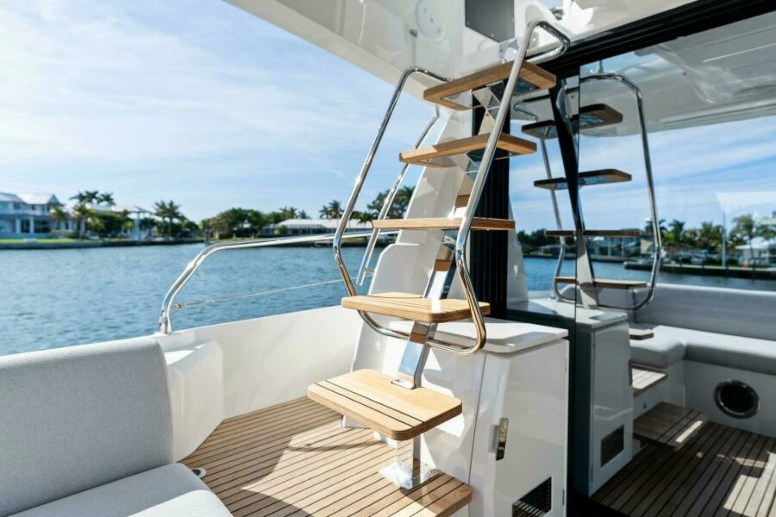 2020 52 Prestige Flybridge - Vacay - Cockpit
