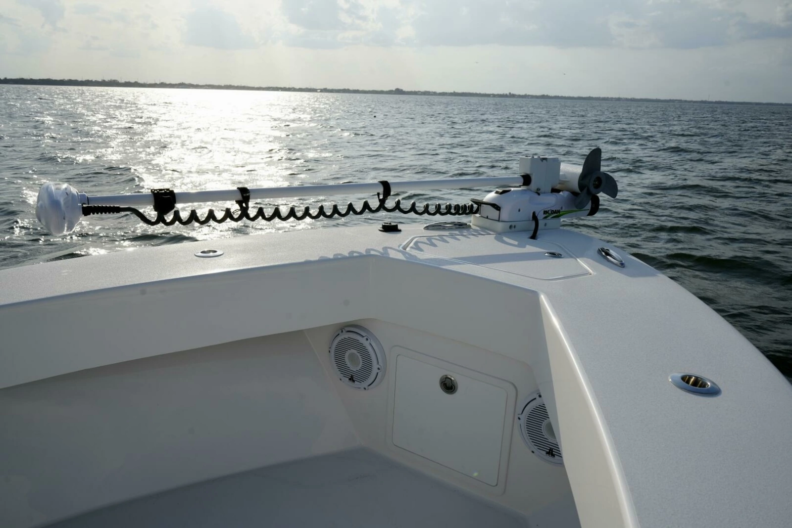 Reef Runner 23 - Bow with Trolling Motor