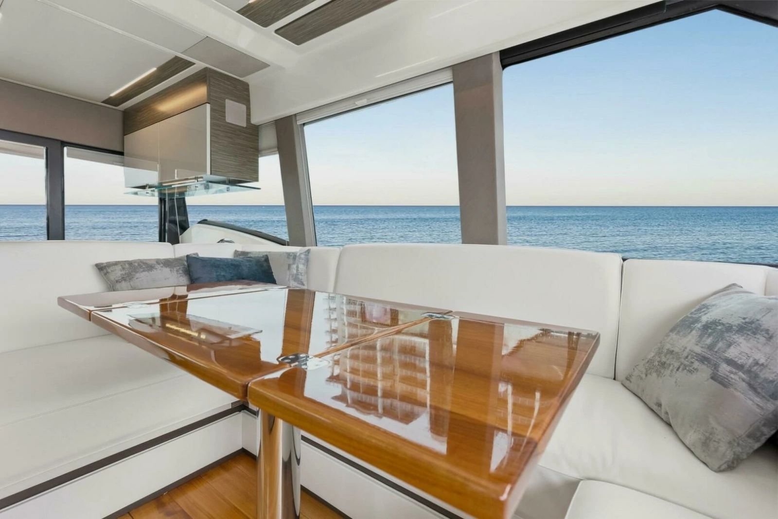 2019 Tiara Yachts C49 Coupe Salon And Bridge (1)