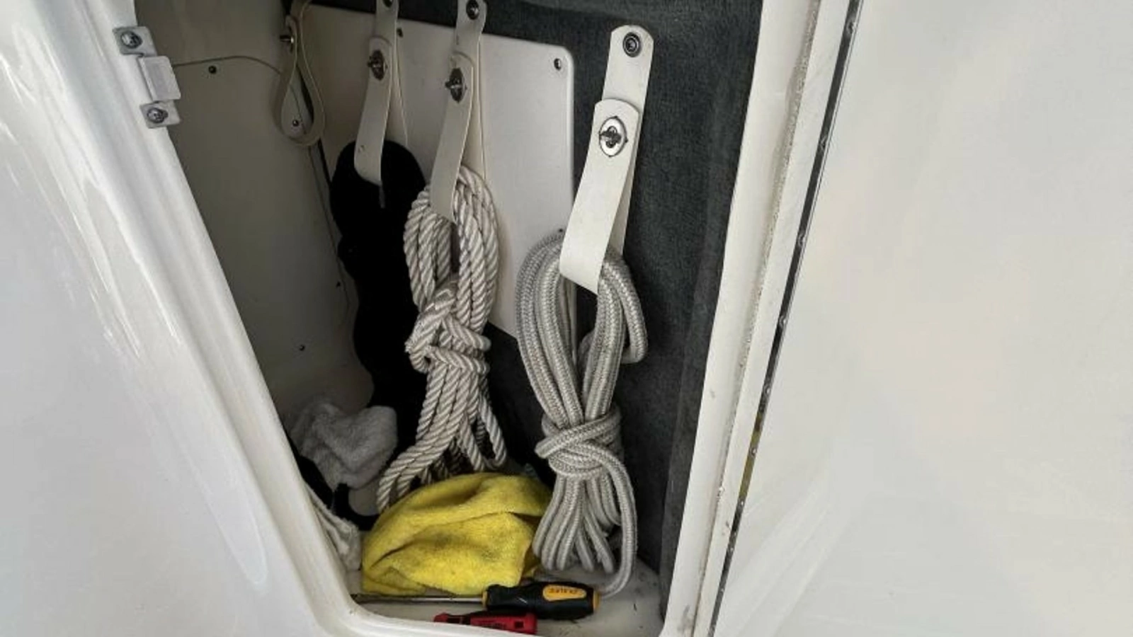 2009 Sea Ray 310 Sundancer  Andrews Place Storage