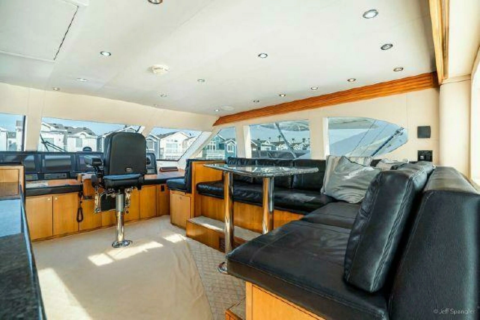 2008 77 Enclosed Bridge "Desperado"-Helm