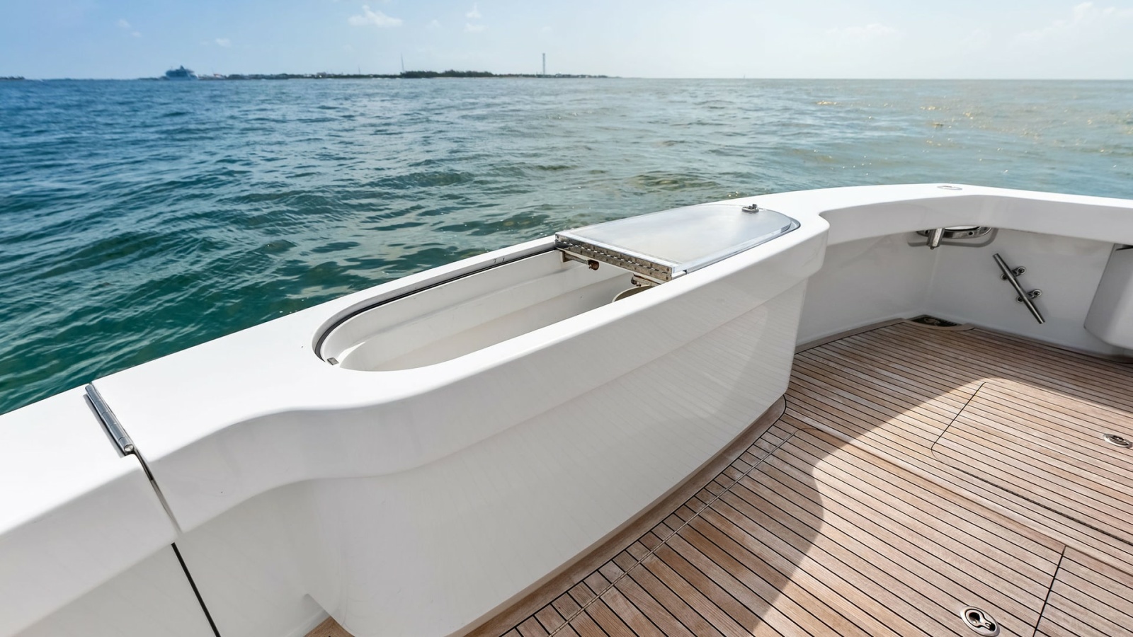 Aft Deck with Fish Box