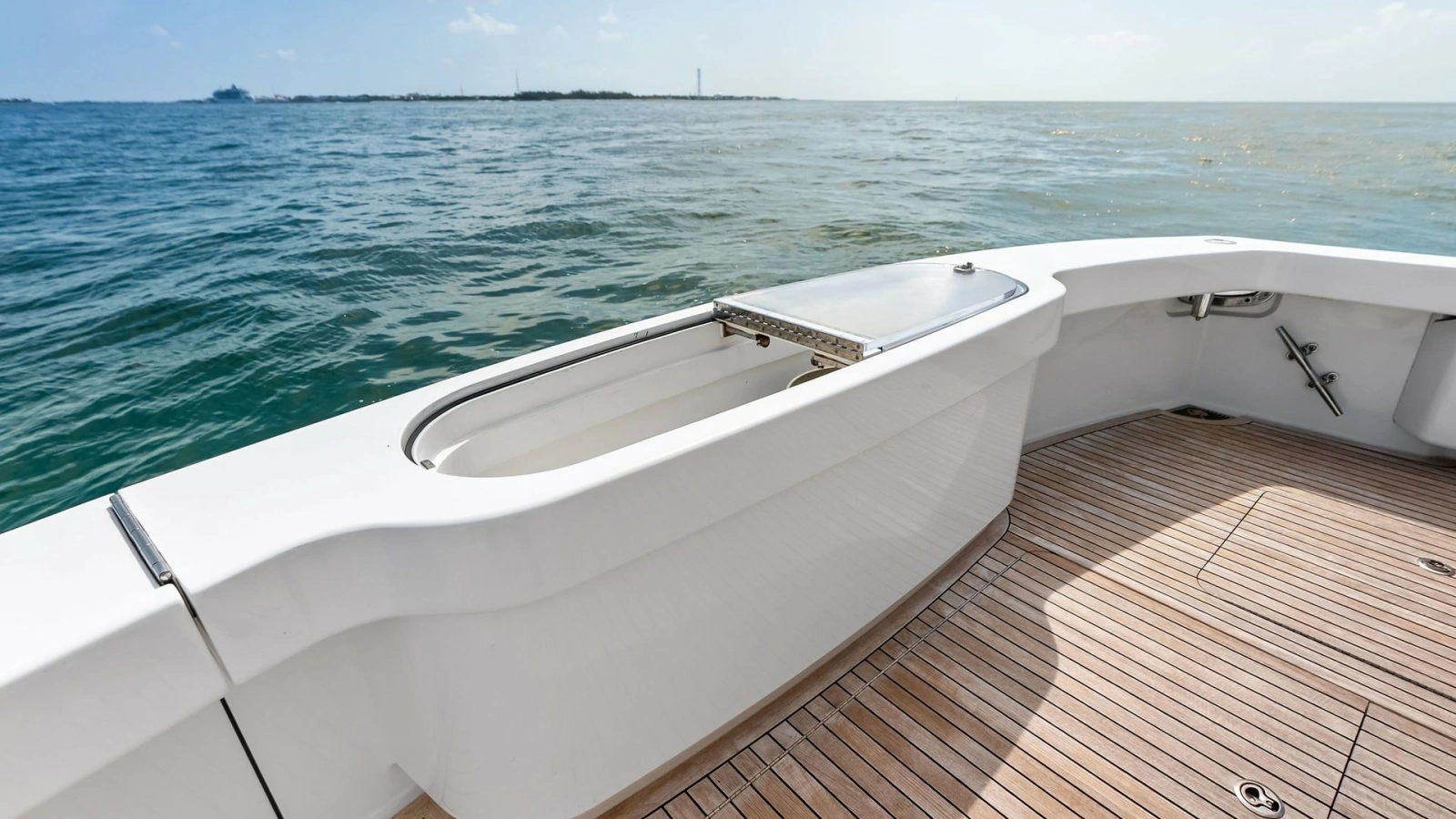 Aft Deck with Fish Box