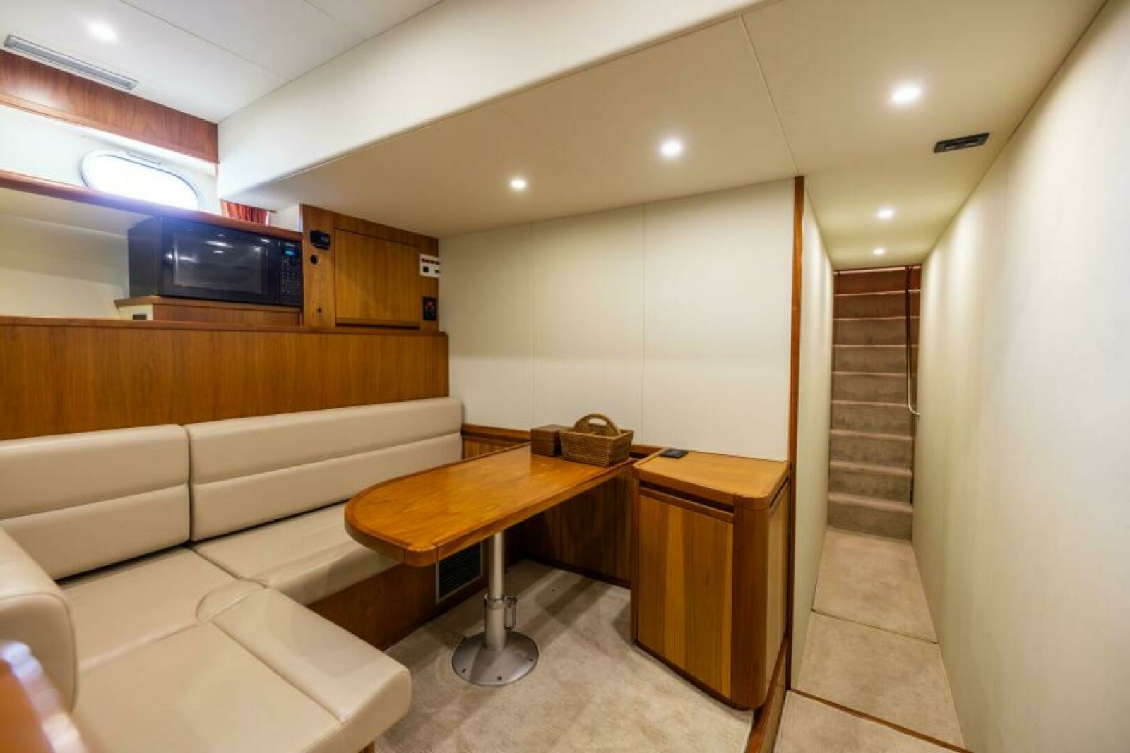 2001 Ferretti 94 Raised Pilothouse - Dreamchaser -Crew Quarters